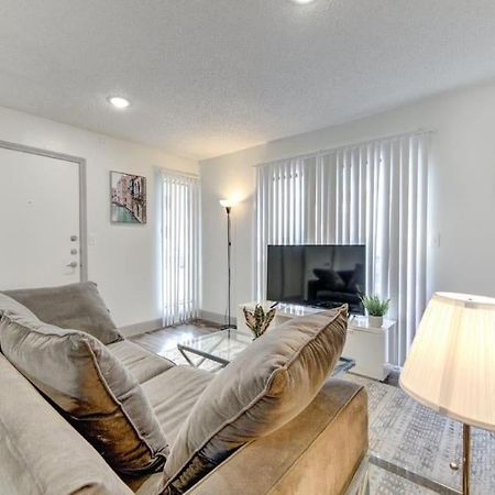 Lux Suite /King Bed /Free Parking/Pool/First Floor Houston Buitenkant foto