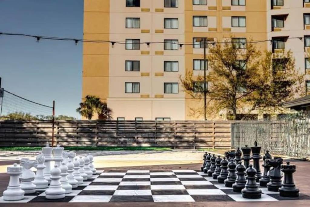 Lux Suite /King Bed /Free Parking/Pool/First Floor Houston Buitenkant foto