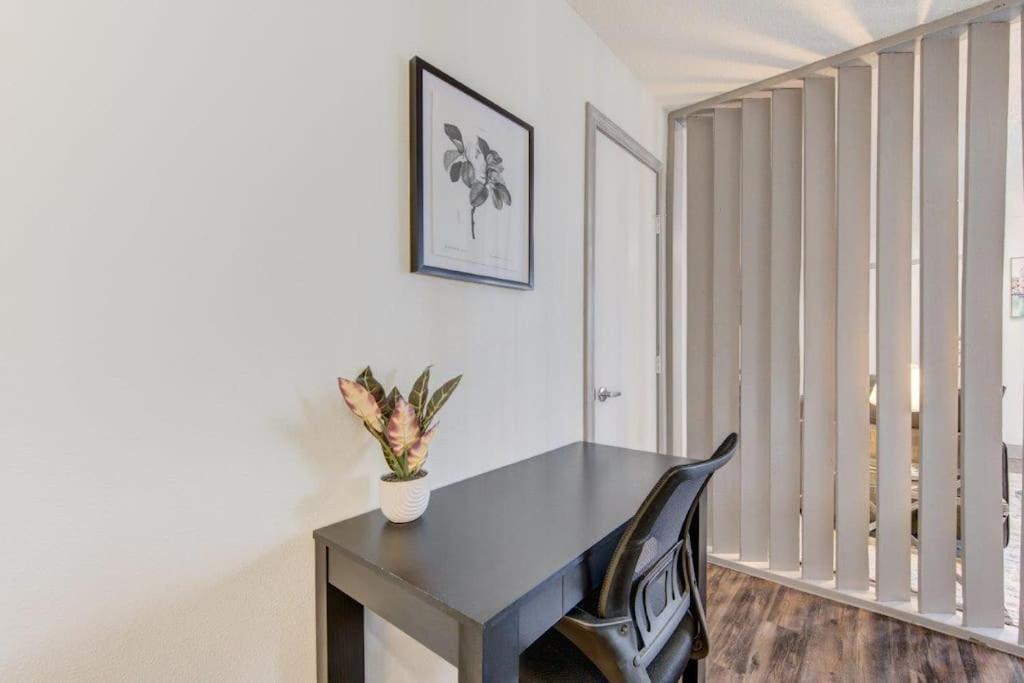Lux Suite /King Bed /Free Parking/Pool/First Floor Houston Buitenkant foto