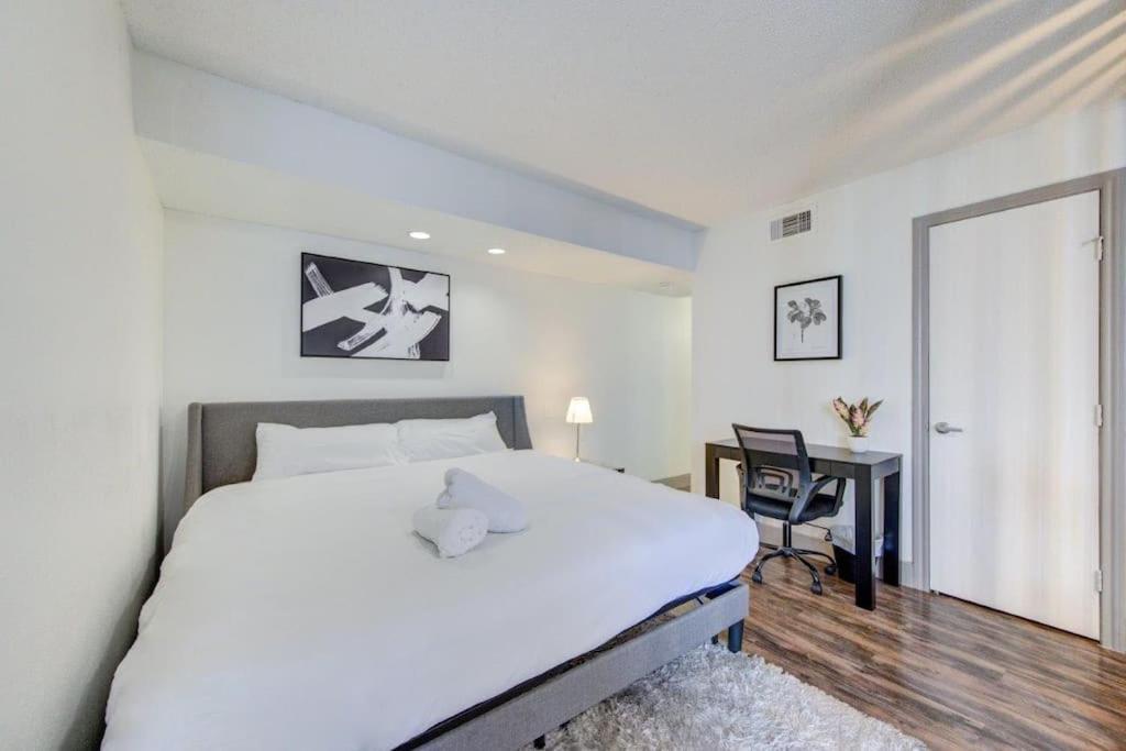 Lux Suite /King Bed /Free Parking/Pool/First Floor Houston Buitenkant foto